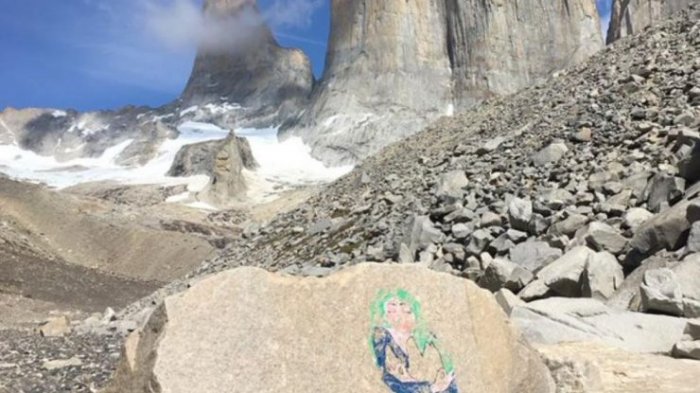 Turista italiana que realizó dibujo en las Torres del Paine abandonó el país
