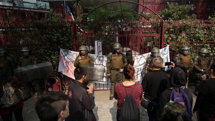 Las medidas que desplegará Carabineros para evitar funas y tomas en los recintos donde se rendirá la PSU