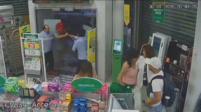 En prisión preventiva quedó guardia que apuñaló y mató a joven que ingresó a saquear farmacia