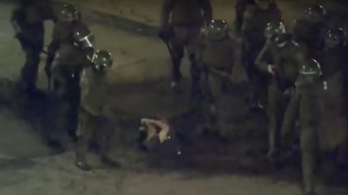 Video grabado por hombre agredido en Plaza Ñuñoa contradice versión de Carabineros para justificar golpiza