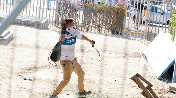 Hincha cruzado detenido por incidentes en San Carlos no podrá ingresar al estadio por 14 años