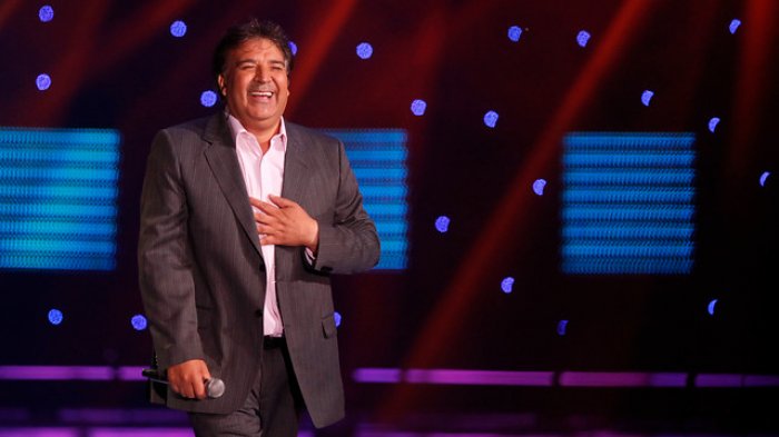 Óscar Gangas es pifiado en festival de la voz de la Región del Ñuble por 