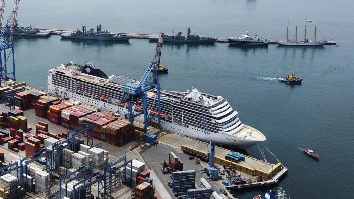 Crucero llega a Valparaíso con 3 mil turistas