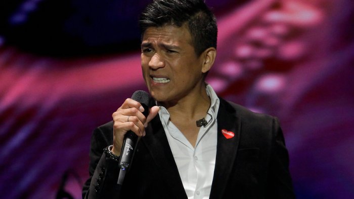 “Y si no la pasas bien…”: Américo le paró el carro a sujeto que se manifestó en medio de su show