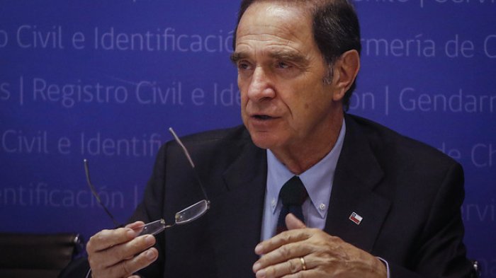 Medio alemán apuntó al ministro Larraín por lento avance de investigación de casos de Colonia Dignidad