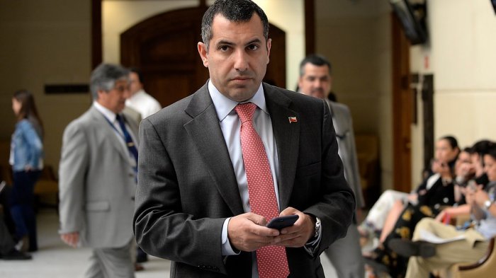 Ministro (s) de Agricultura arremetió contra Hasbún: “Me parece que se caracteriza por su actuar en la línea gris”