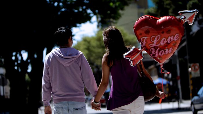 Tenía orden de no acercarse: Detienen a joven por estar con su polola en San Valentín
