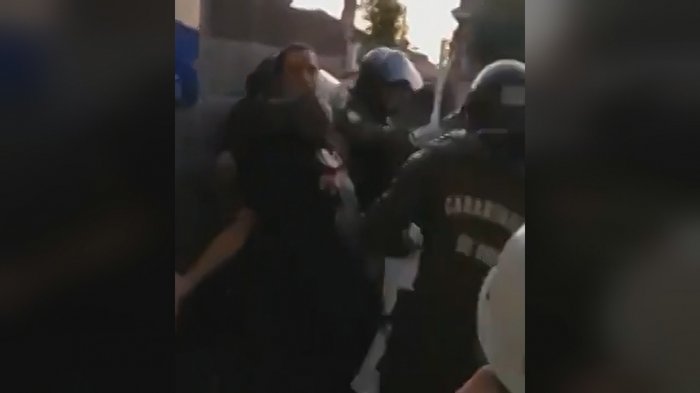 Denuncian que dos jóvenes fueron detenidos ilegalmente al interior de un consultorio en Puente Alto