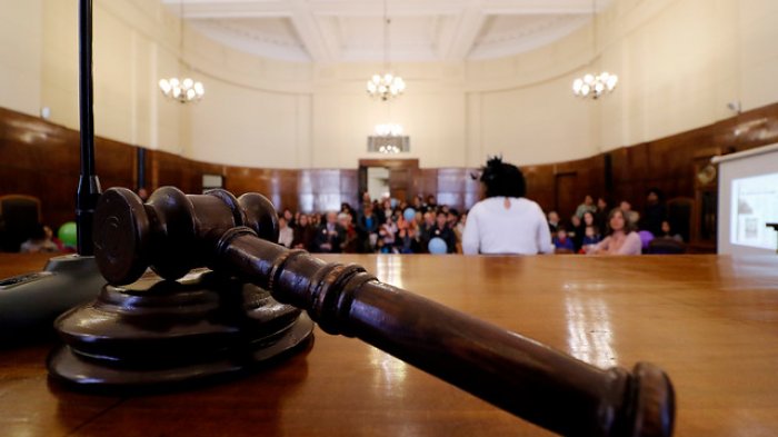 Abogado que no llegó a una audiencia justificó su inasistencia con poema de su autoría