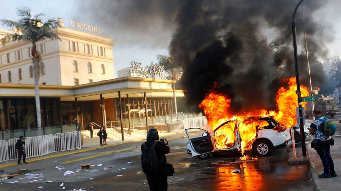 Aumentarán dotación de Carabineros en Viña e iniciarán acciones legales contra detenidos por incidentes