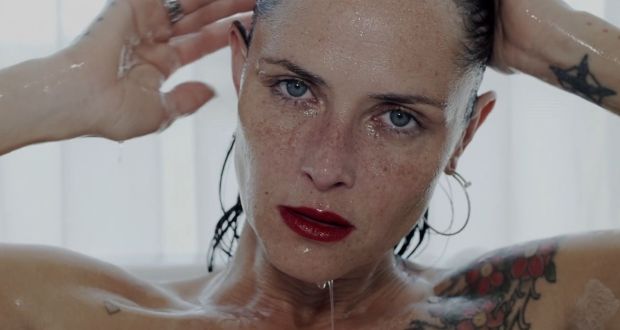 “No seas muy gorda, no seas muy flaca”: El crudo viral que expone lo duro que es ser mujer en un mundo patriarcal