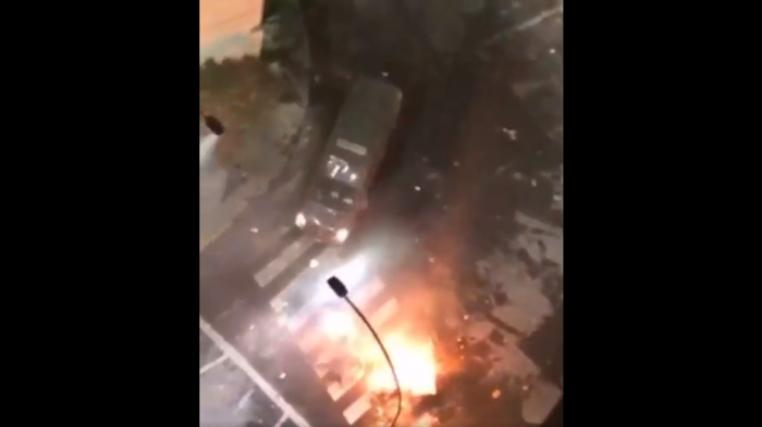 Graban a vehículo de Carabineros cuando atropelló a una persona cerca de Plaza Italia