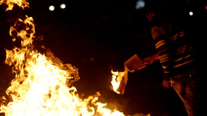 Declaran ilegal detención de dos jóvenes sorprendidos encendiendo una barricada en Temuco
