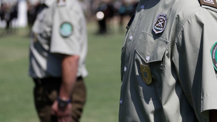 Carabineros busca civiles para que trabajen en comisarías: Sueldo bruto alcanza los $814.445