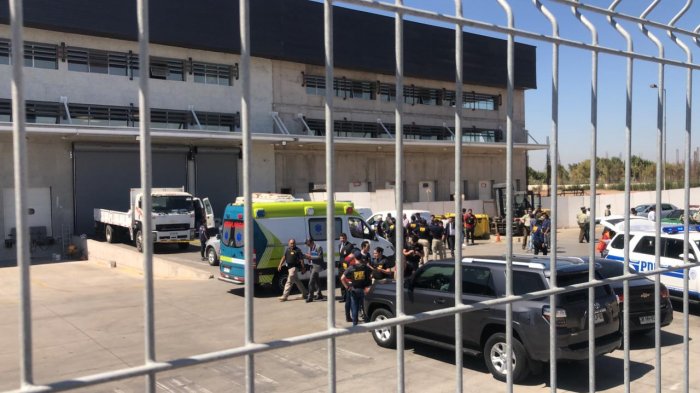 Delincuentes realizan millonario robo al interior del Aeropuerto de Santiago: Se llevaron cerca de $12 mil millones