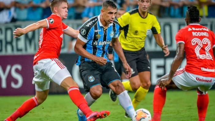 Combos iban y patadas venían: Clásico de Porto Alegre terminó en masiva pelea y con 8 expulsados