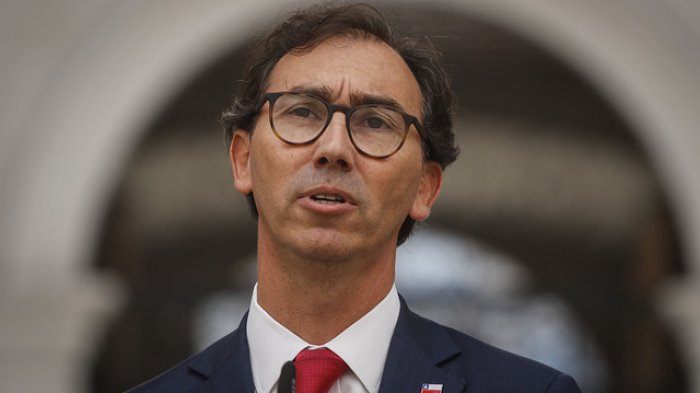 Ministro de Educación pide tranquilidad ante posibles suspensiones de clases por coronavirus