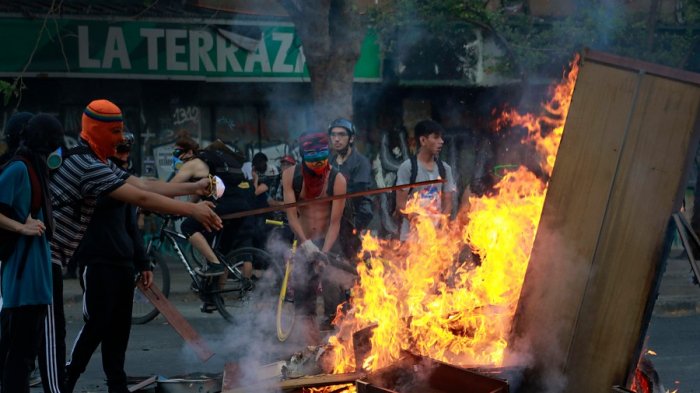 Revocan libertad para detenidos por desórdenes públicos: Adultos quedarán en preventiva y menores en el Sename