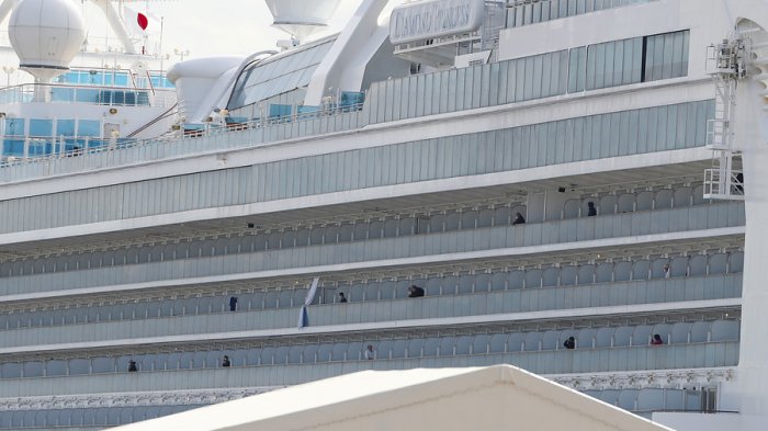 Ministro de Salud informa prohibición de recalada de cruceros en puertos chilenos por coronavirus