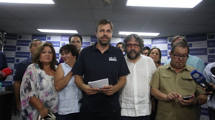 Asociación Chilena de Municipalidades dice que suspender clases 