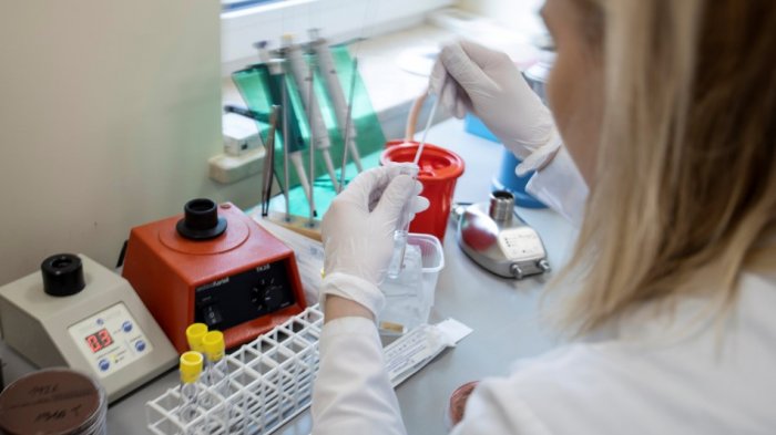 Cadem: 51% cree que Chile está poco o nada preparado para proteger a la población frente al coronavirus