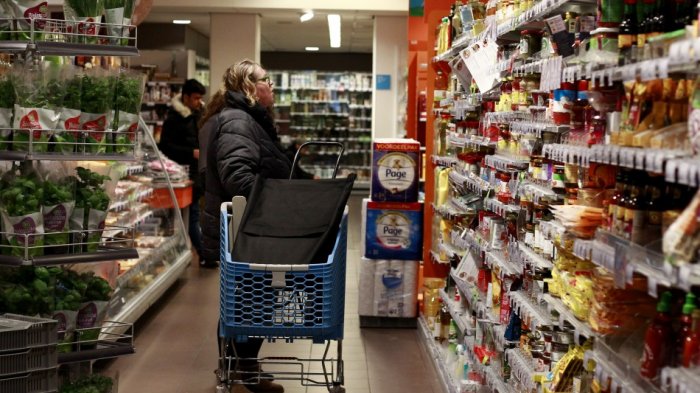 Walmart Chile limitará compra de productos de limpieza en sus supermercados