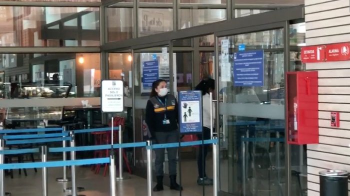 Infectado con coronavirus que viajó a Temuco habría sido alertado por mensaje durante el vuelo