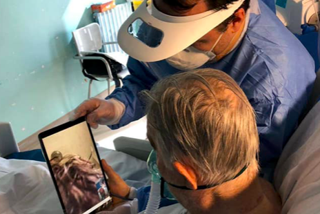 Hospitales de Italia reciben tablets para que pacientes aislados puedan despedirse de sus familias