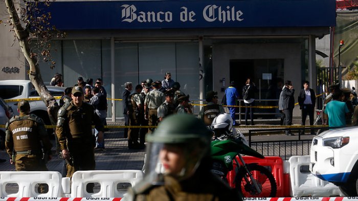 Tres personas resultan heridas de bala tras violento asalto a banco en Estación Central