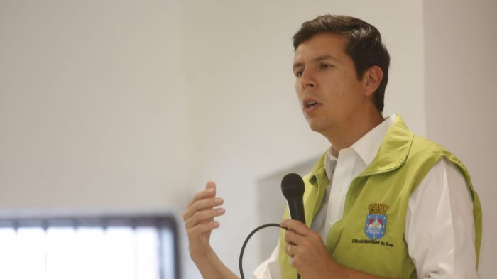 Alcalde de Renca asegura que mujer fallecida por COVID-19 fue contagiada por funcionario del Compin