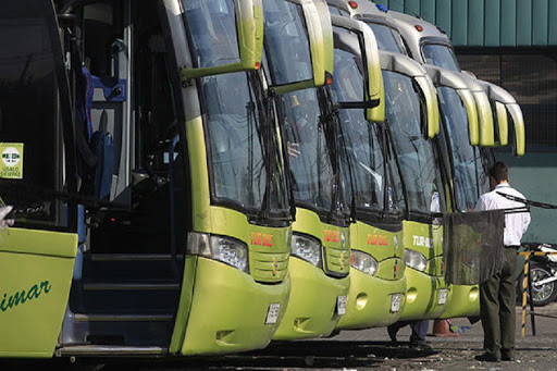 Buscan a pasajeros de un bus Santiago-Rancagua por caso de COVID-19