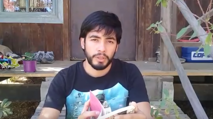 Cristóbal Briceño de Ases Falsos lee cuentos por YouTube para escolares en cuarentena