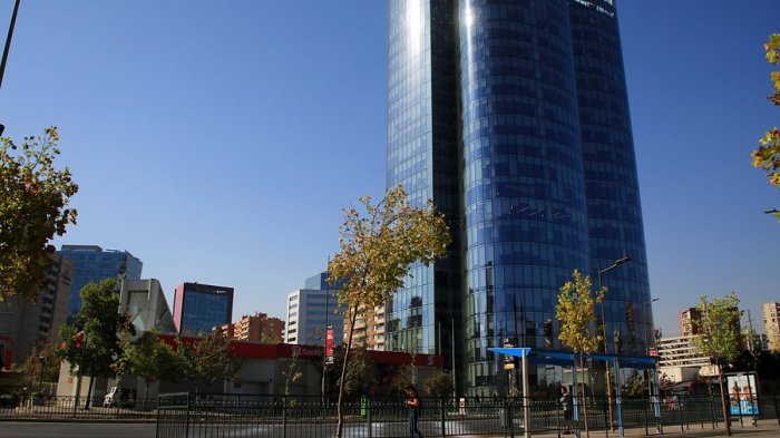 Decretan cuarentena total en 7 comunas de la RM y aduana sanitaria para Santiago