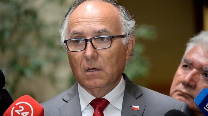 Canciller Ribera descarta vuelos de la FACh para chilenos en el extranjero