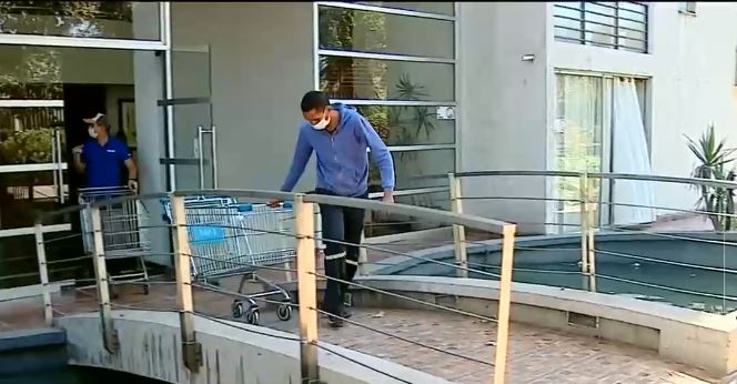 La preparación de los edificios para la cuarentena total: Capacitan a residentes en limpieza y rescates