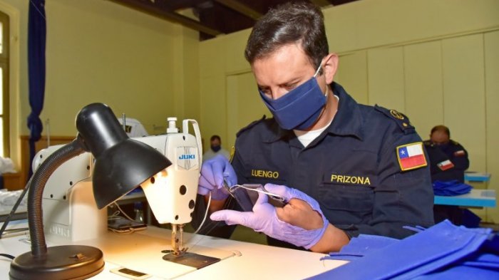 Armada se suma a la ayuda y confecciona mascarillas para prevenir el coronavirus