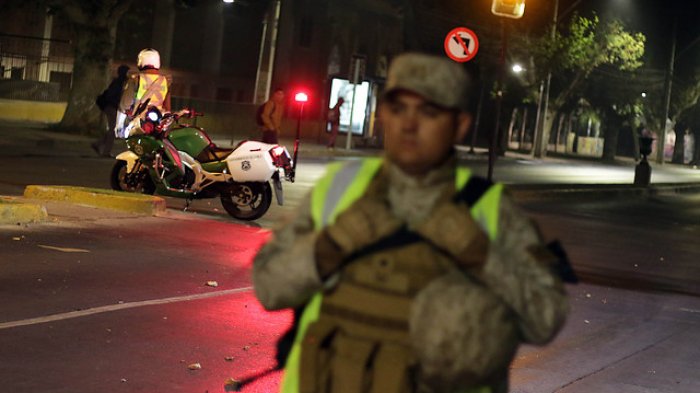Detienen a hombre que iba en pleno toque de queda con una subametralladora y más de 100 cartuchos