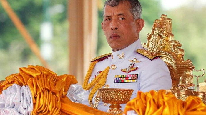 Llueven críticas: Rey de Tailandia pasa su cuarentena en hotel de lujo con 20 de sus concubinas