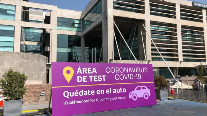 Implementan sistema de test de coronavirus sin necesidad de bajarse del auto