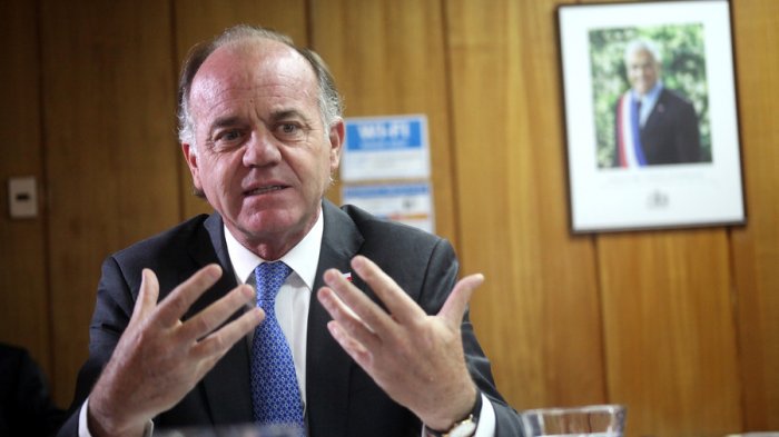 Ministro Walker ante advertencias de subir un 20% el valor del pan: 