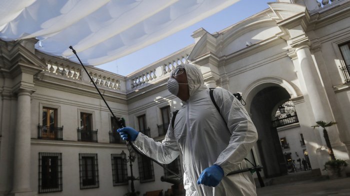 ¿Quién sobrevive: las personas o el sistema? Cronología del COVID-19 en Chile y el futuro que nos espera