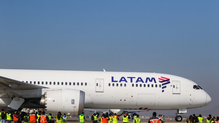Latam anuncia que reducirá sus vuelos en un 95% durante abril