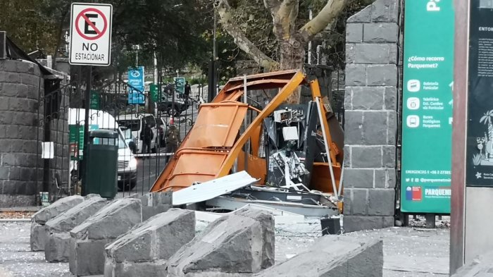 Fuerte detonación en Recoleta tras robo frustrado de cajero automático: Dos personas fueron detenidas