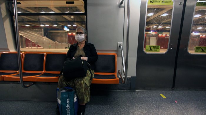 Las medidas de prevención que están tomando los medios de transporte en Chile