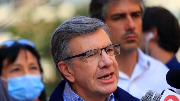 Lavín interpone querella contra mujer infectada con coronavirus que fue sorprendida en el Jumbo