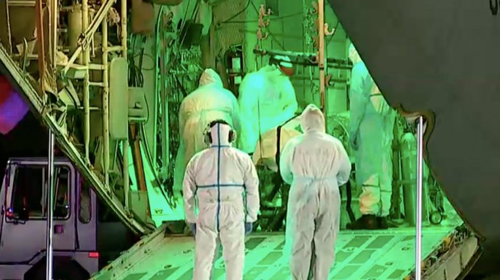 Avión de la FACh trasladó a paciente contagiado con COVID-19 desde Temuco a Santiago