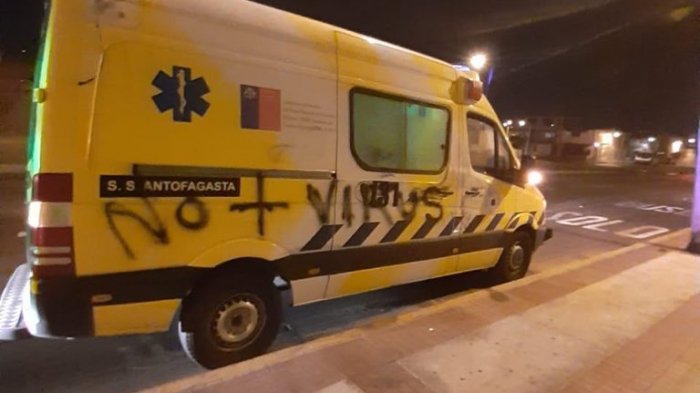 Intentan quemar una ambulancia que trasladaba muestras de exámenes de COVID-19 en Calama