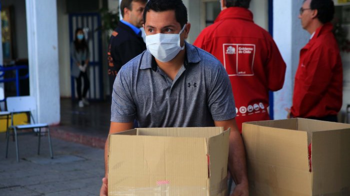 “Se están robando las cosas y no hay fiscalización”: Familias denuncian que canastas Junaeb no vienen completas