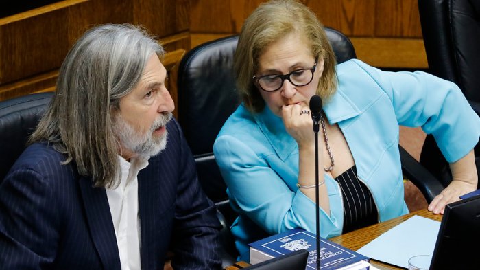 Micrófono abierto filtró críticas de senadores al Frente Amplio: “Son tan lesos estos niños”