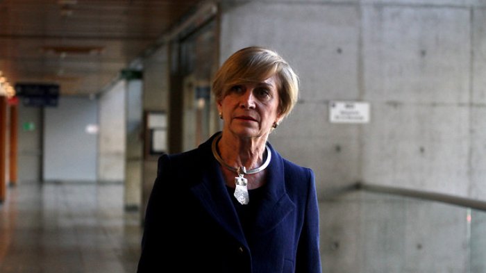 Matthei pide publicar la identidad de quienes evadieron la cuarentena en helicópteros: 